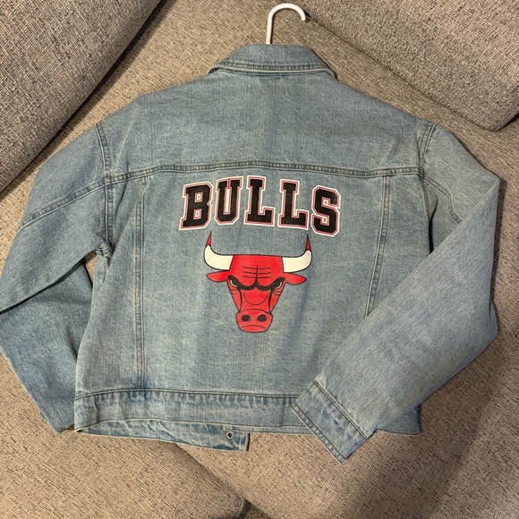 Chicago Bulls WEAR by Erin Andrews Women's Full-Snap Denim Jacket - Picture 2 of 9